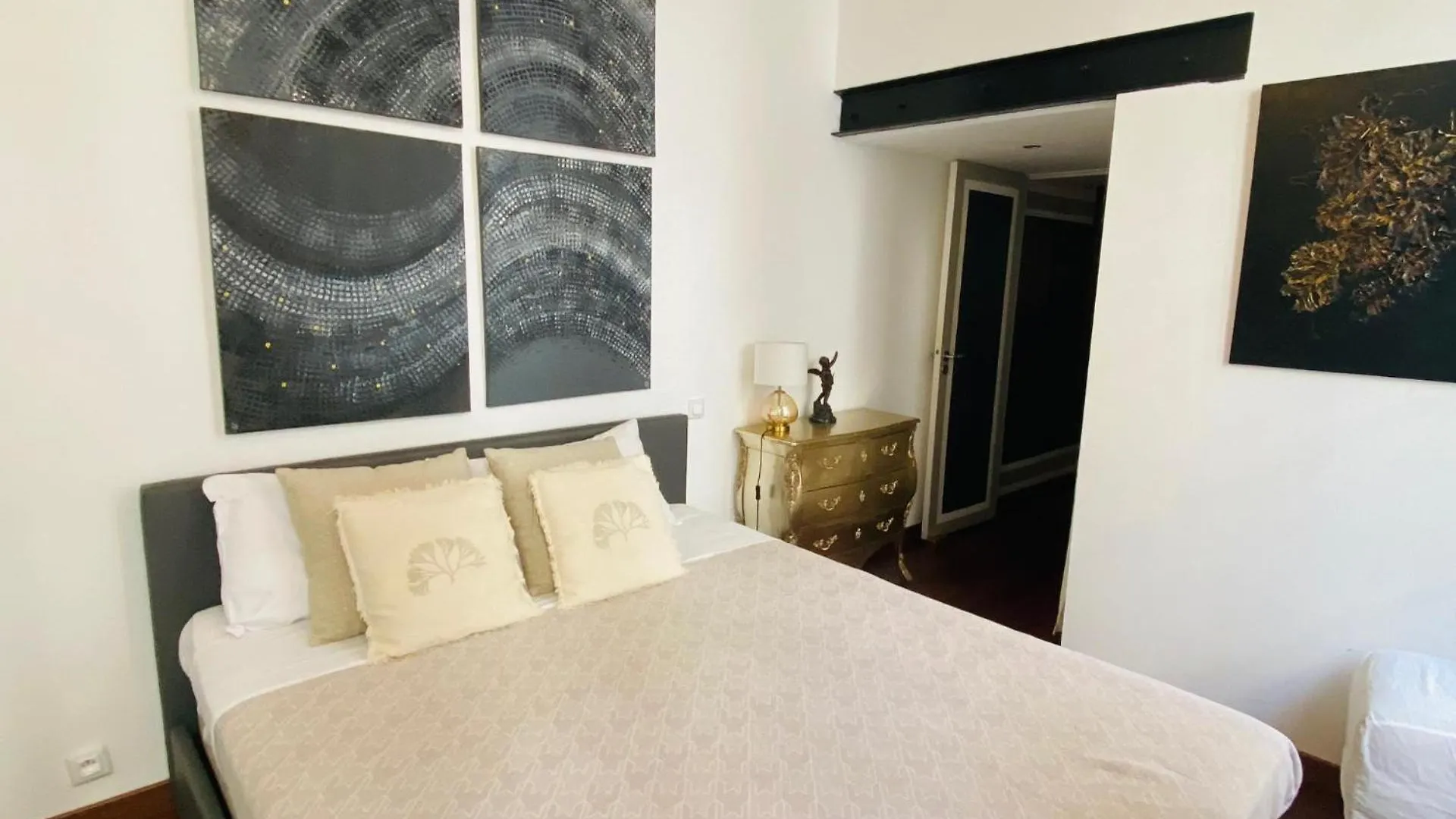 Romantic Apartment Near Le Marais Paris 0*,  France